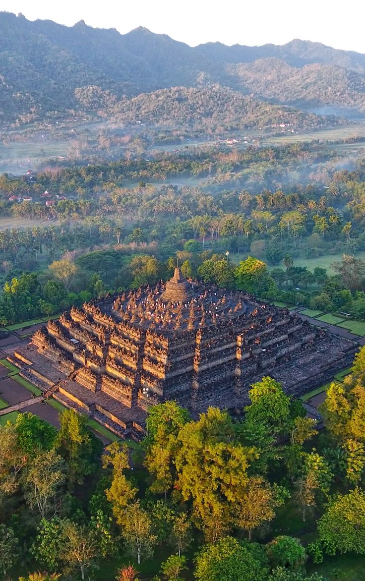 Pesona Budaya Jogja & Borobudur